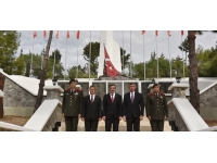Türkiye Cumhurbaşkanı Yardımcısı Cevdet Yılmaz, Boğaz Şehitliği’ni ziyaret etti