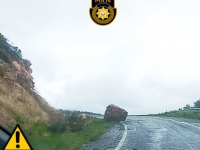 Dikkat! Kayalar-Sadrazamköy yolu üzerine kaya parçası düştü