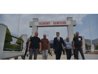 Büyükelçi Feyzioğlu Taşkent Şehitliği’ni ziyaret etti: “Bu topraklarda yaşananları herkesin bilmesi, hiçbirimizin unutmaması gerekiyor”