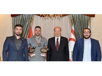Cumhurbaşkanı Tatar, W.A.F UNIVERSE Vücut Geliştirme ve Fitness Dünya Şampiyonası’nda şampiyonluk elde eden Salahi Avcı, W.A.F UNIVERSE KKTC Başkanı Süleyman Halil İbrahim ve hakemleri kabul etti