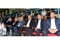 Cumhurbaşkanı Tatar, Kıbrıs Kupası’nı Göçmenköy’e takdim etti