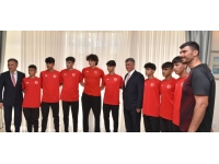 TC Lefkoşa Büyükelçiliği’nde bir grup sporcu gence resepsiyon verildi