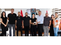 “Adalet İçin Koşuyoruz” temasıyla düzenlenen halk koşusundan elde edilen gelir Şampiyon Melekleri Yaşatma Derneği’ne bağışlandı