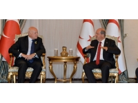 Cumhurbaşkanı Tatar, doğrudan uçuşlar için kampanya yürüten İngiliz vekili kabul etti