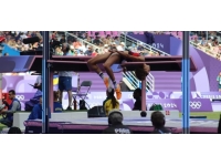 Buse 1.86m’lik atlayışını başarıyla geçti