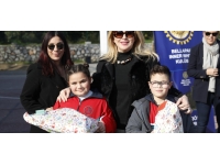 Cumhurbaşkanı Ersin Tatar’ın eşi Sibel Tatar’ın katılımıyla Lapta İlkokulu’nda çocuklara hediye dağıtıldı