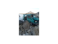 Sadrazamköy’de sürücü uyurken araç uçuruma düştü