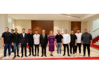 Cumhurbaşkanı Tatar ve eşi halkla bayramlaştı
