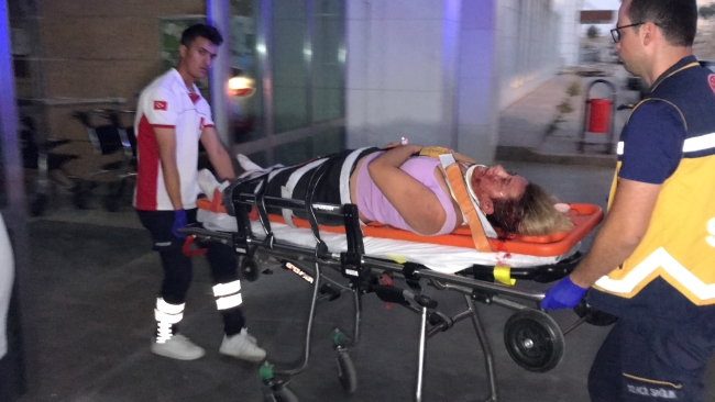 Husumetlisine çarpıp 300 metre arabanın tavanında sürükledi