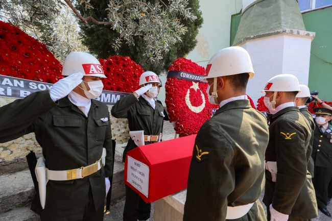Şehit Reşat Ergin'in cenazesi Manisa'da toprağa verildi