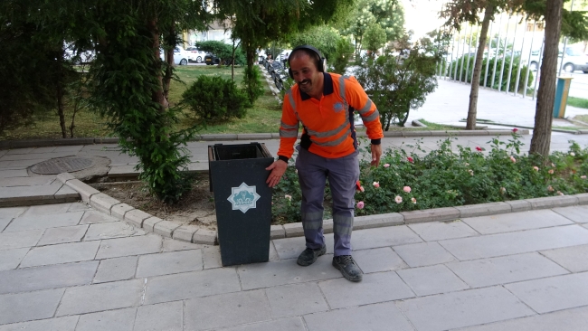 Temizlik görevlisinin eğlenceli dansı