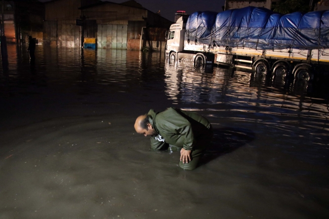 Yaz yağmuru bazı illerde sel ve heyelana neden oldu