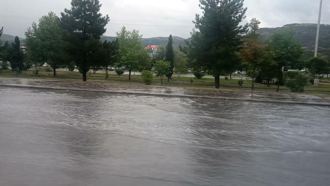 Yaz yağmuru bazı illerde sel ve heyelana neden oldu