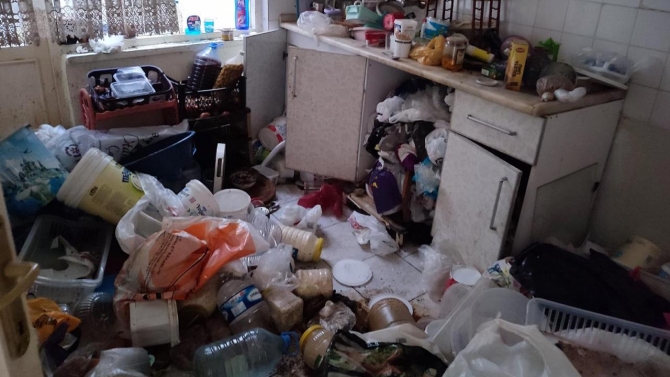 Ankara'da apartman dairesinden 1 kamyonet çöp çıktı