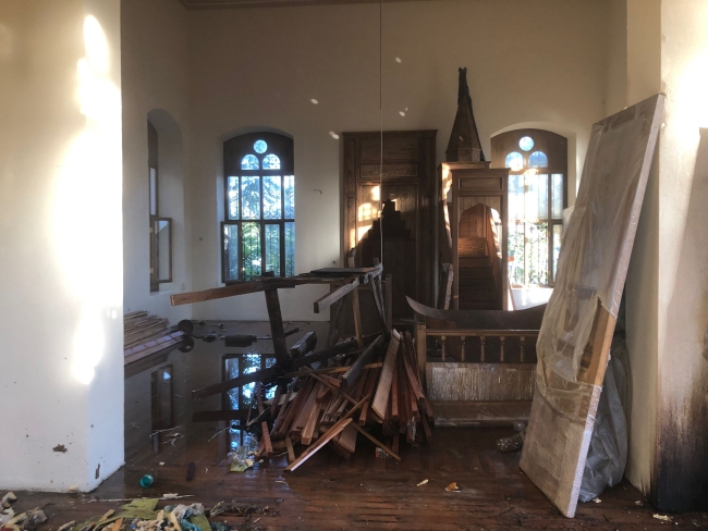 Camcılar Camii'nde çıkan yangın söndürüldü