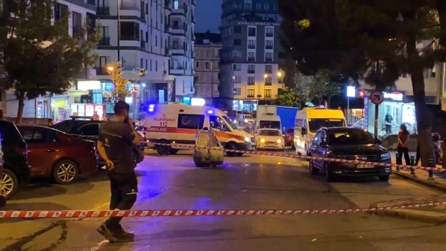 Freni arızalanan kamyon park halindeki araçlara çarptı