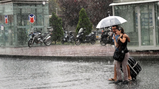 13 il için ‘sarı’ ve ‘turuncu’ uyarı: Kuvvetli sağanağa dikkat