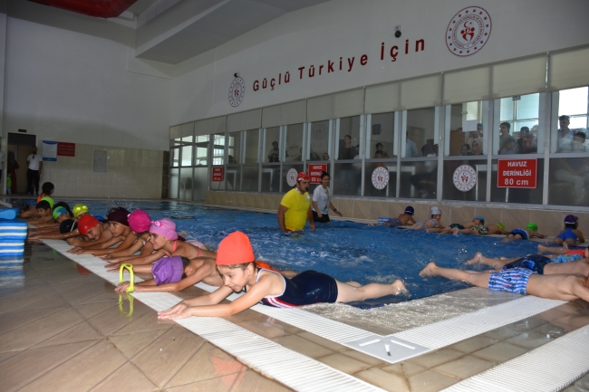 Hakkari'de 2 yılda 12 bin çocuğa yüzme eğitimi verildi