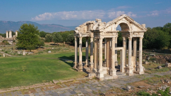 Afrodisias'ın 'gizemli evinde' kazılar 36 yıl sonra yeniden başladı