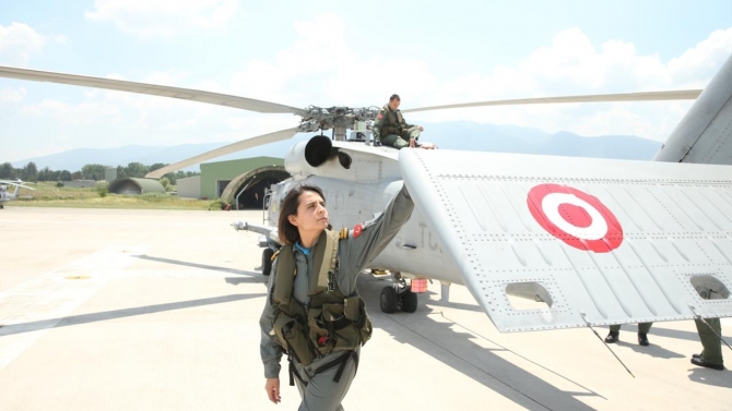 Deniz Hava Komutanlığının tek kadın pilotu Hatice Yüzbaşı