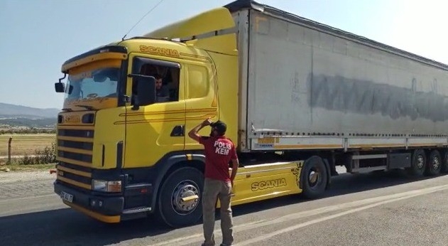 Uşak'ta tır dolusu kaçak sigara ele geçirildi