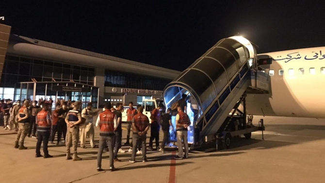 Erzurum'da Afganistan uyruklu 136 düzensiz göçmen ülkelerine gönderildi