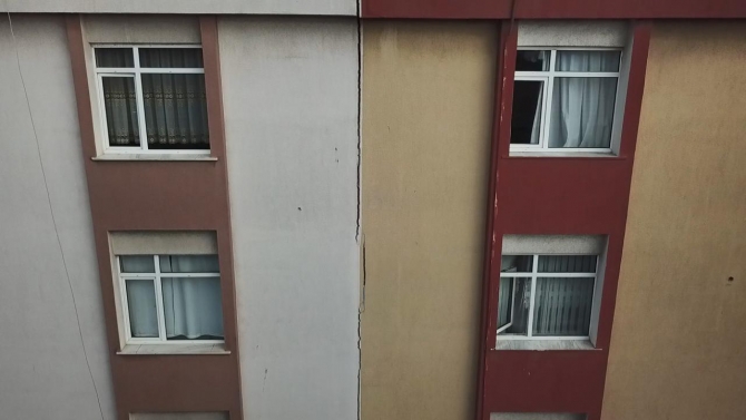 Avcılar’da çatlak oluşan iki bina tahliye edildi