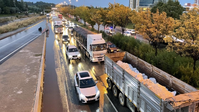 Eskişehir'de sağanak ve dolu etkili oldu