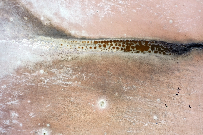 Avustralyalı aktivist su sorunu için Tuz Gölü'nde maraton koştu