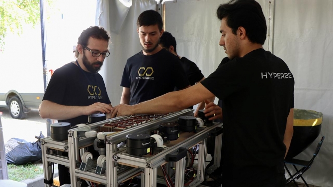 Gençler İstanbul-Ankara arasını 17 dakikaya indirecek hyperloop çağına hazırlanıyor