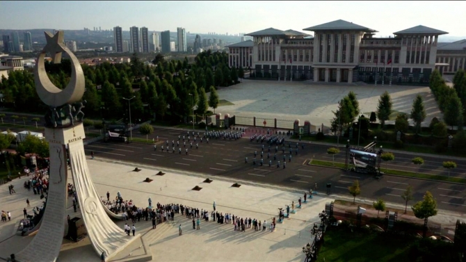 Cumhurbaşkanlığı Muhafız Alayı'nın gösterisi ilgiyle izlendi