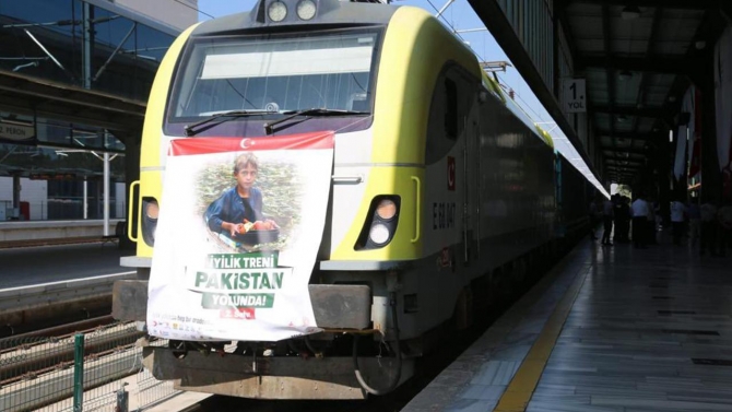 Pakistan'a gidecek "İyilik Treni"nin ikincisi uğurlandı