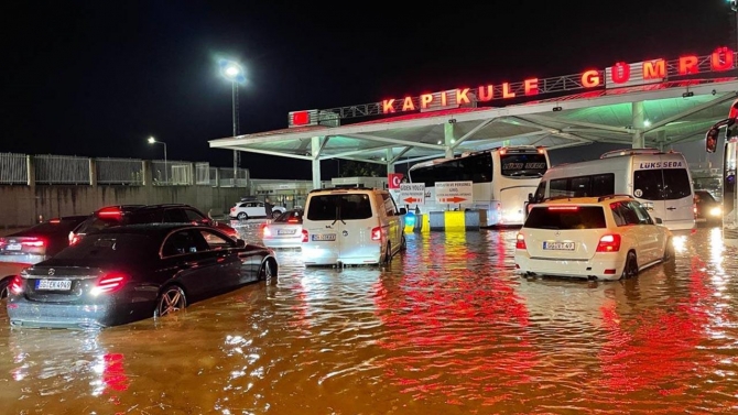 Kapıkule'yi su bastı