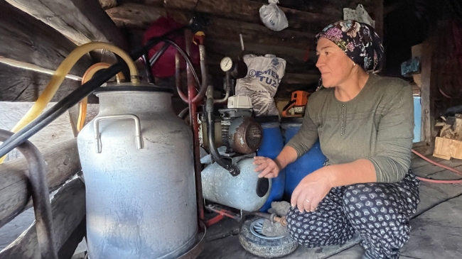 Köroğlu Dağları'nın zirvesinde ürettiği ürünlerle geçimini sağlıyor