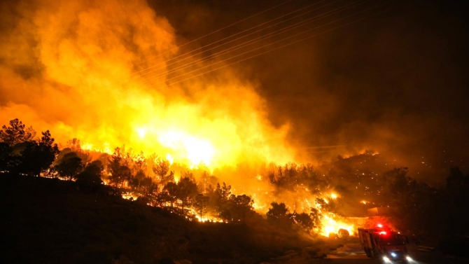 Mersin'de orman yangını: Mersin-Antalya kara yolu ulaşıma kapandı