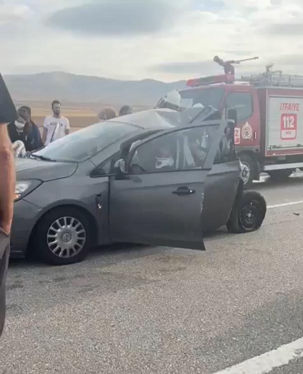Eskişehir'de kamyon otomobile çarptı: 1 ölü 3 yaralı