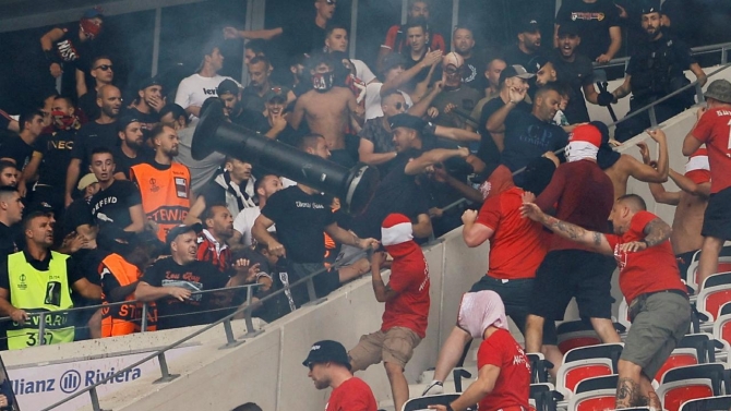 Nice- Köln maçı öncesi taraftarlar birbirine girdi: 2'si ağır 18 kişi yaralandı