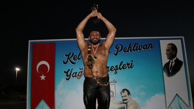 Kel Aliço Pehlivanı Anma Yağlı Güreşleri'nde başpehlivan Hasan Cengiz