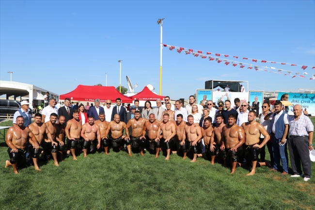 Kel Aliço Pehlivanı Anma Yağlı Güreşleri'nde başpehlivan Hasan Cengiz