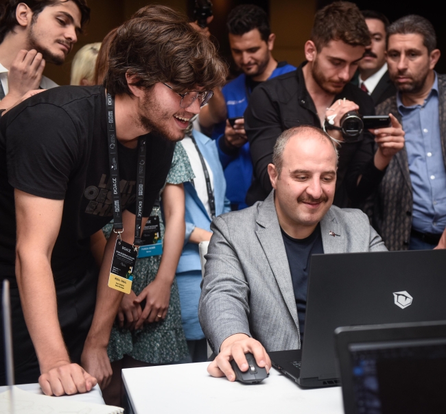 Bakan Varank, Bilişim Vadisi'nde 51 ülkeden 600 gençle buluştu