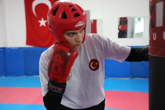 Kick boksta dünya şampiyonu kardeşlerin hedefi hep zirvede kalmak