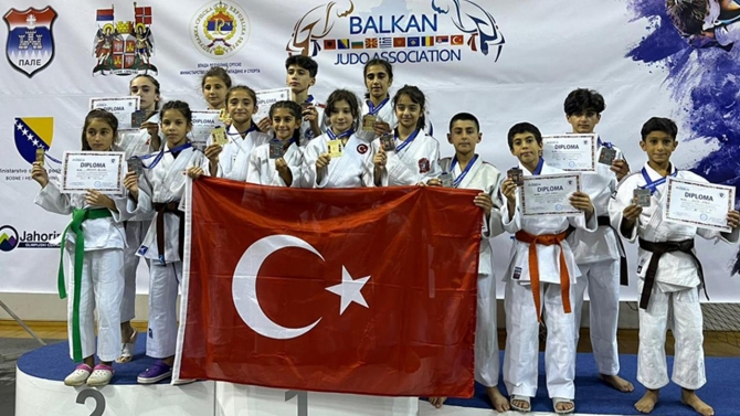 Minikler Balkan Judo Şampiyonası'nın ilk gününde 14 madalya