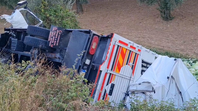 Bursa'da kamyonet ile hafif ticari araç kafa kafaya çarpıştı: 7 yaralı
