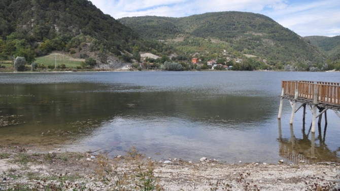 Balık ölümleri görülen Bolu'daki Çubuk Gölü'nden numune alındı