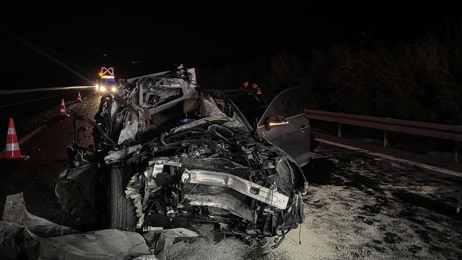 Kamyona arkadan çarpan otomobil hurdaya döndü: 1 ölü