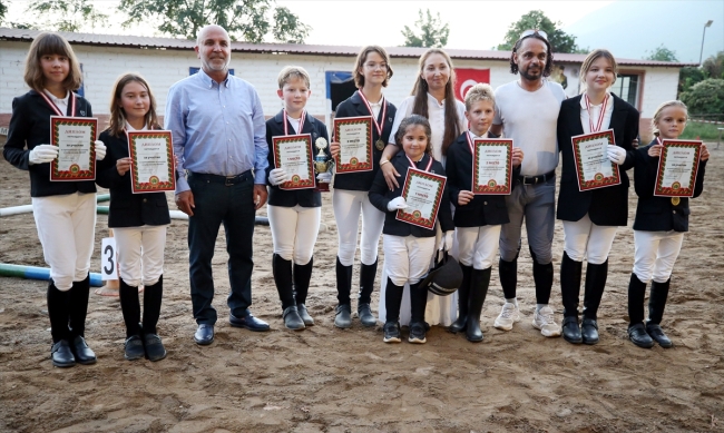 Alanya'da "Başlangıç Seviyesi Binicilik Yarışması" yapıldı