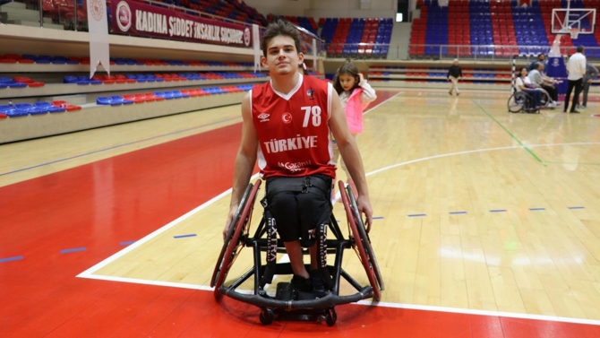 Bedensel engelli basketbolcu Bilal Mert'in hedefi dünya şampiyonluğu