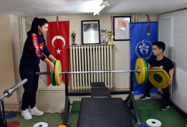 Avrupa rekortmeni bedensel engelli milli haltercinin hedefi dünya şampiyonluğu