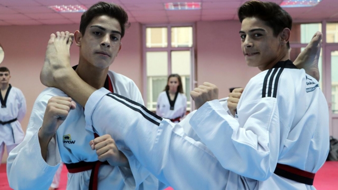 İkiz milli tekvandocular olimpiyatlara katılmak için çalışıyor