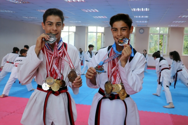 İkiz milli tekvandocular olimpiyatlara katılmak için çalışıyor